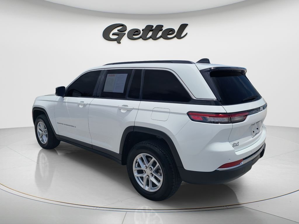 Used 2025 White Jeep Laredo X image 7