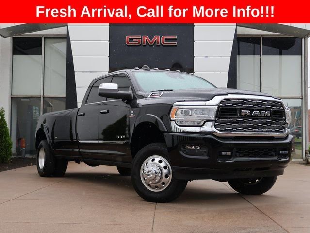 2022 RAM 3500 Limited 4X4 Crew Cab LWB's photo