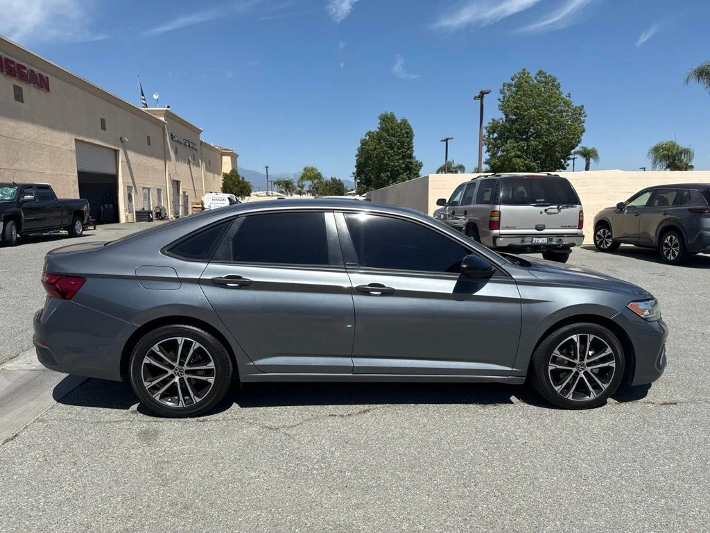 Used 2023 Gray Volkswagen 1.5T Sport image 9