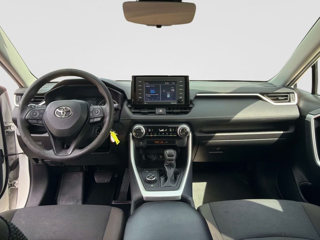 Used 2022 White Toyota LE image 17