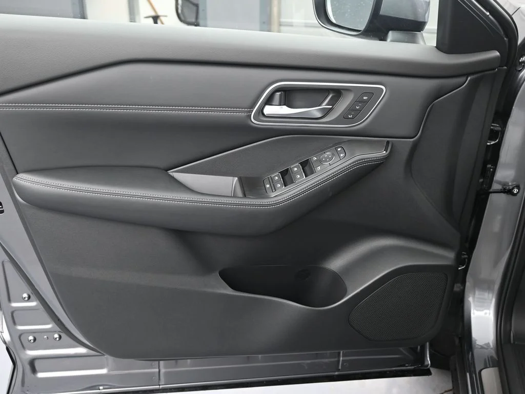 New 2026 Gray Nissan Platinum image 9