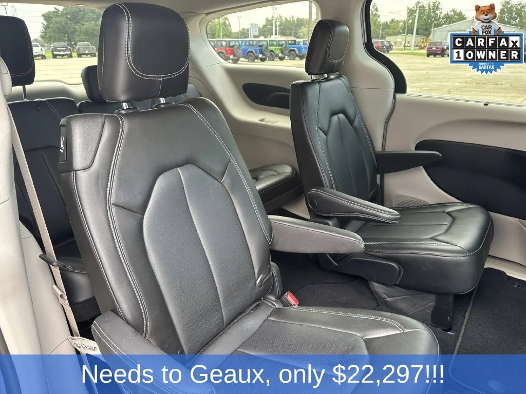 Used 2023 Silver Chrysler Touring L image 21