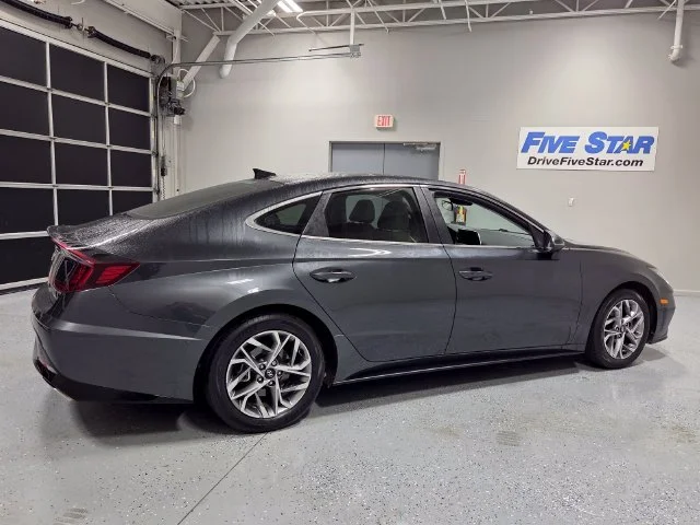 Used 2023 Gray Hyundai SEL image 9