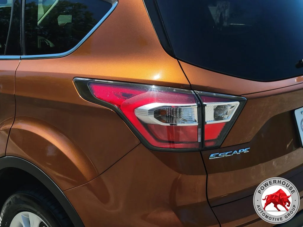 Used 2017 Red Ford SE image 11