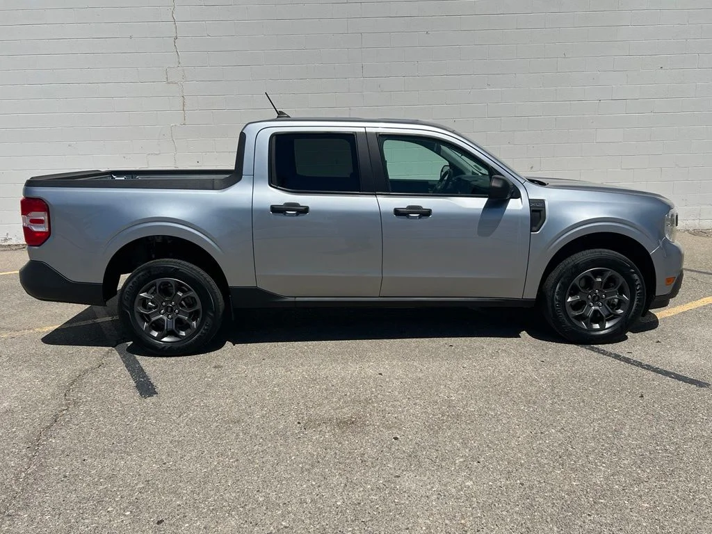 Used 2023 Silver Ford XLT image 7