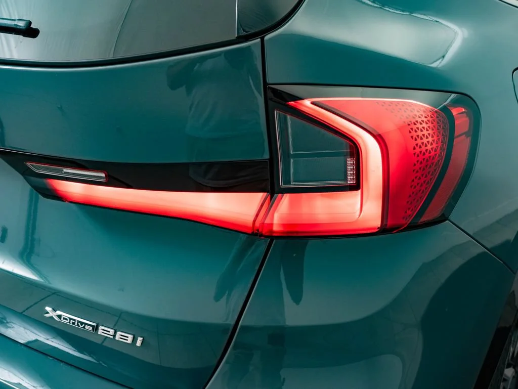 New 2026 Cape York Green Metallic BMW xDrive28i image 9