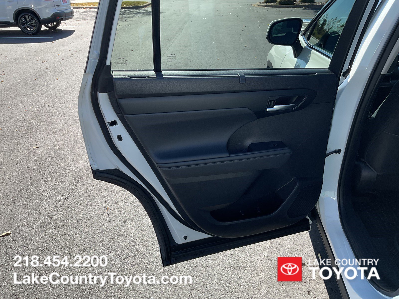 Used 2020 Blizzard Pearl Toyota XLE image 15