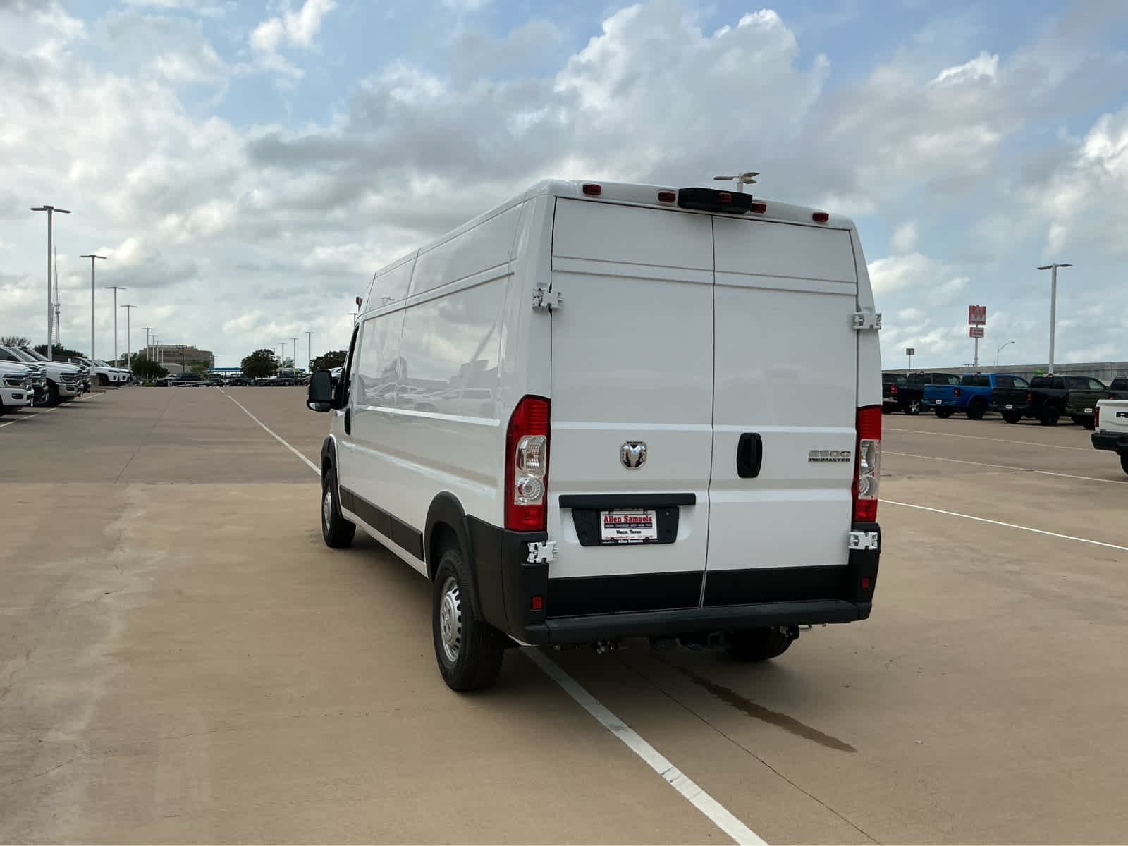 New 2026 Bright White Clear-Coat Exterior Paint RAM Tradesman image 9
