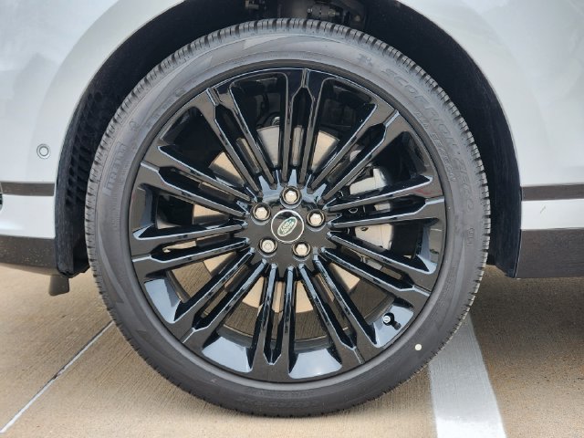 Used 2026  Land Rover Dynamic SE image 10