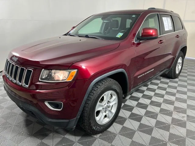 Used 2016 Red Jeep Laredo image 3