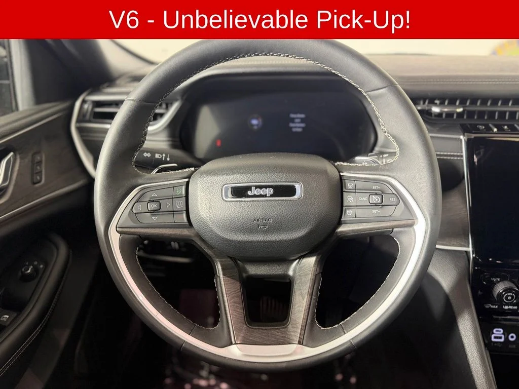 Used 2024 Velvet Red Pearlcoat Jeep Limited image 9