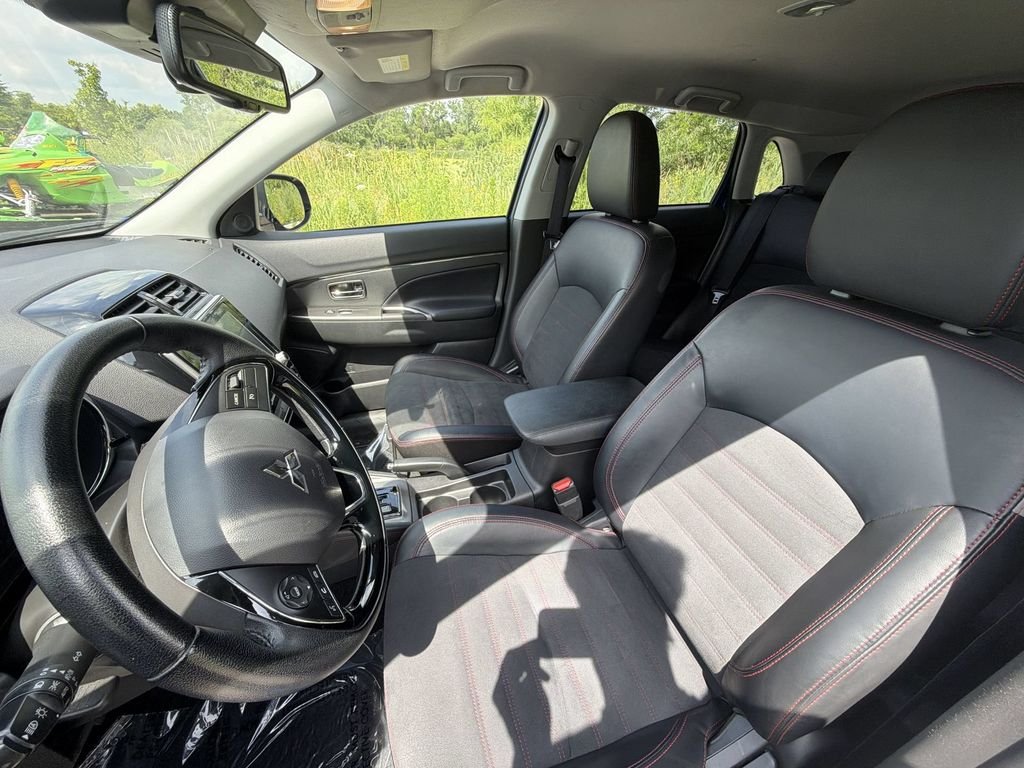 Used 2024  Mitsubishi 2.0 SE image 13