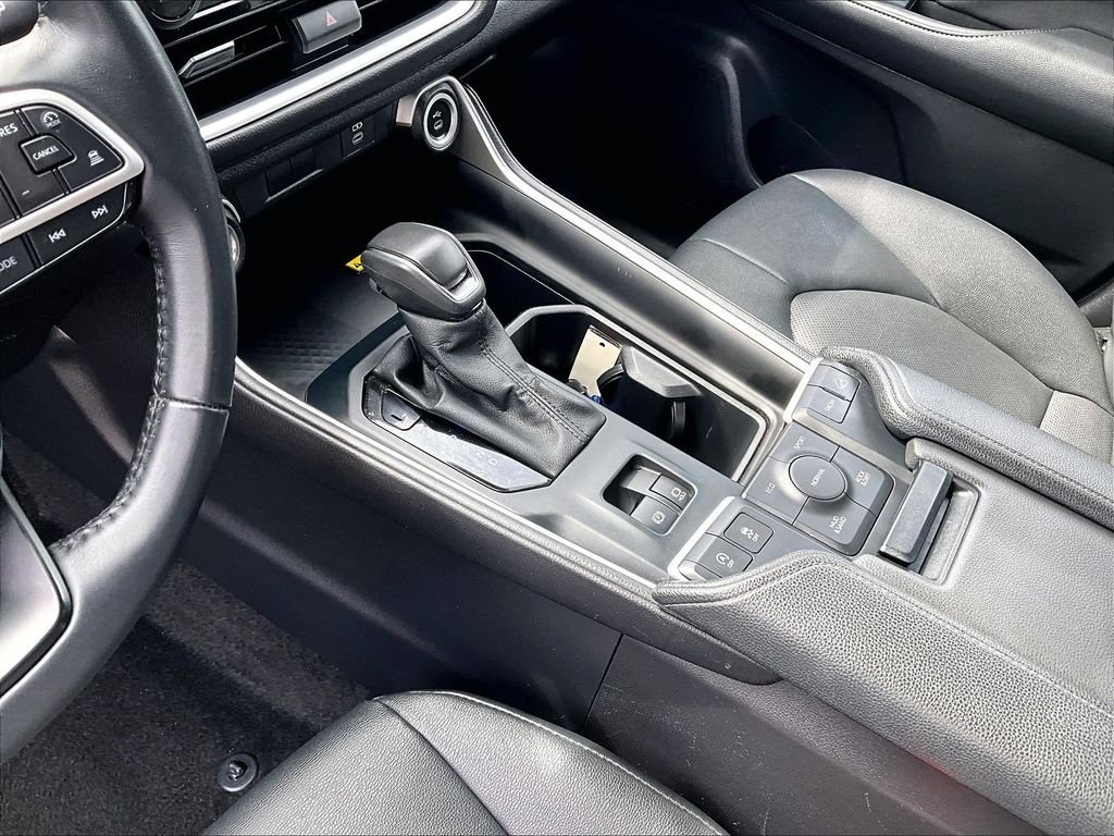 Used 2025 White Toyota XLE image 21