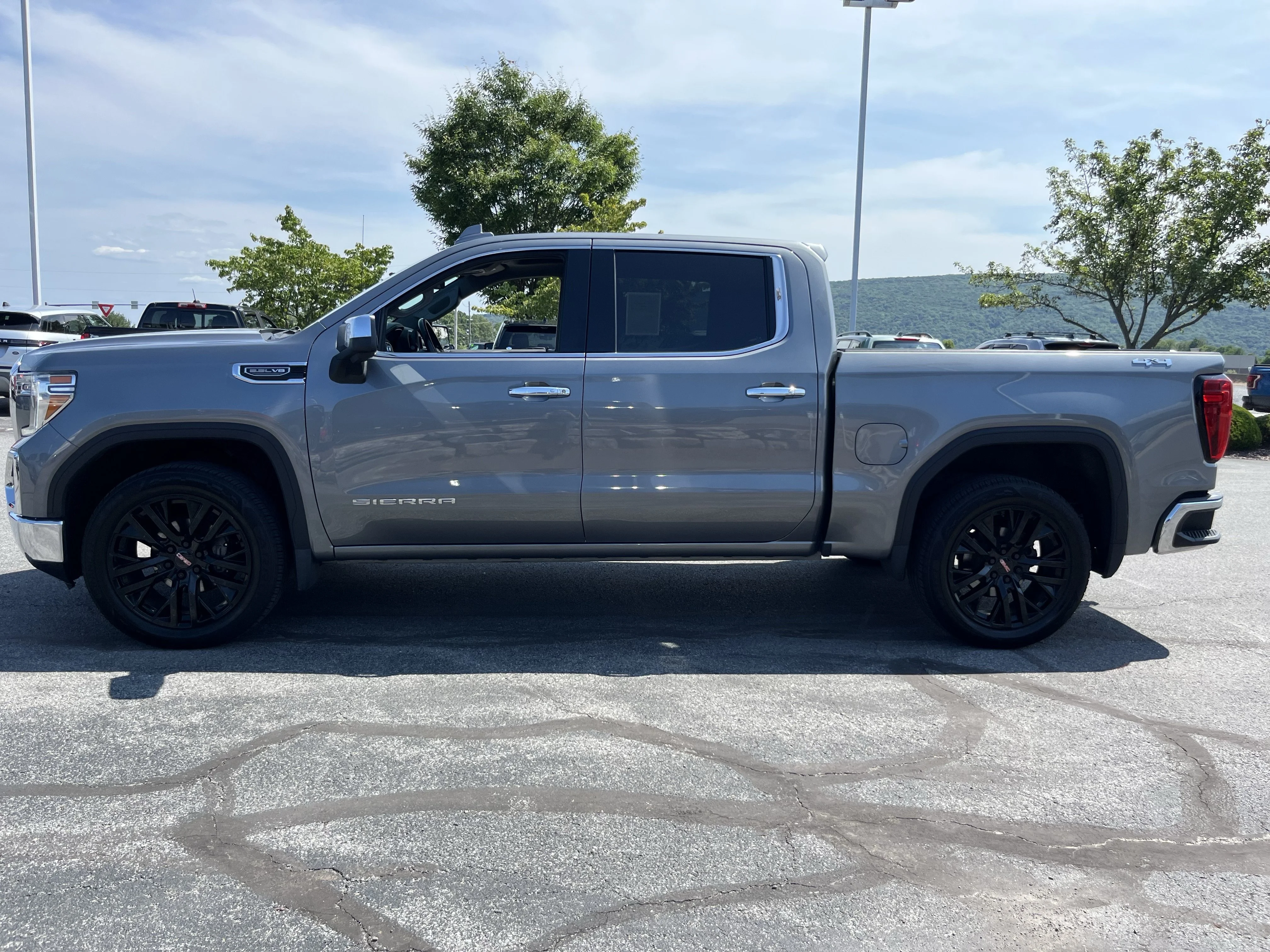 Used 2021 Steel Metallic GMC SLT image 10