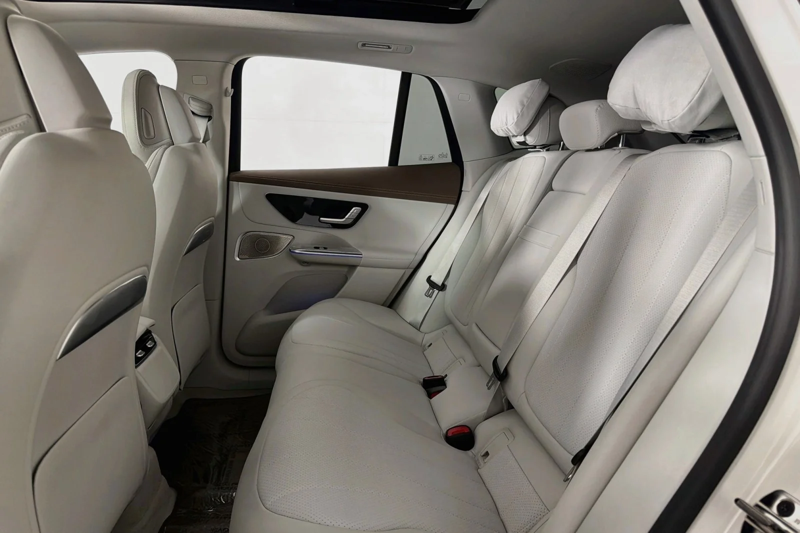 Certified Used 2025 Polar White Mercedes-Benz 350+ image 9