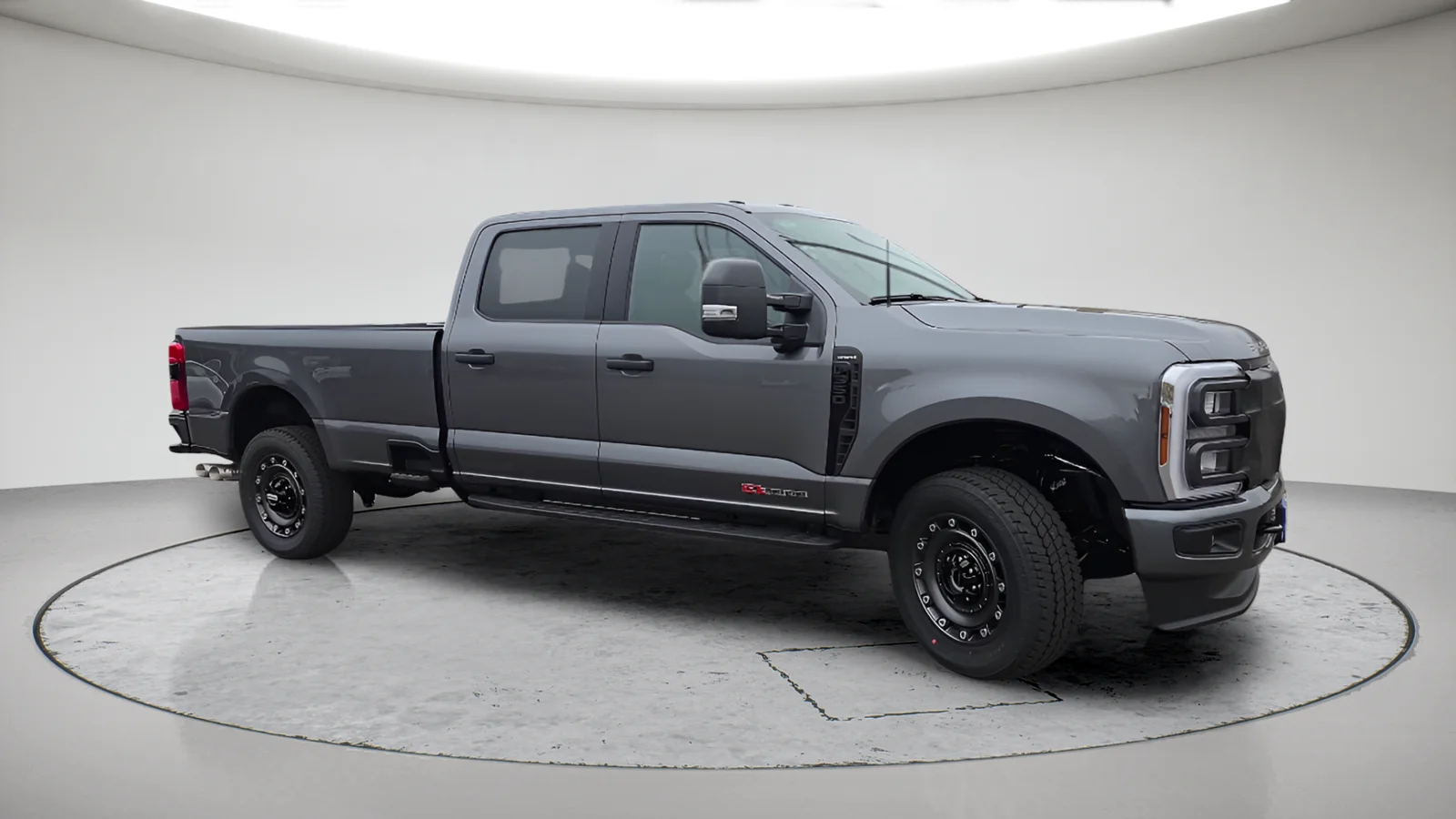 New 2027 Gray Ford XLT image 4