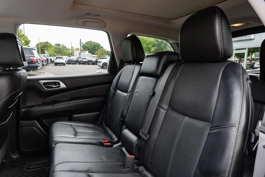 Used 2013 Black Nissan Platinum image 24