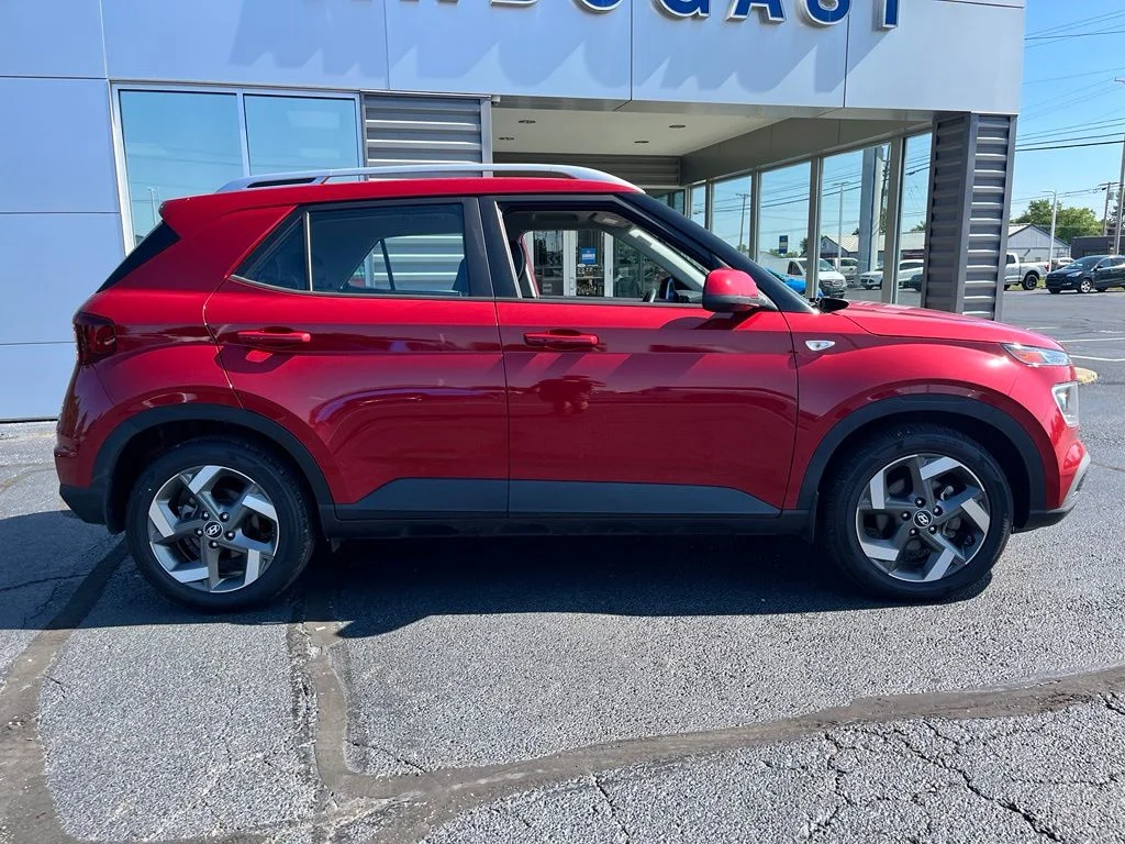 Used 2022 Red Hyundai Limited image 8