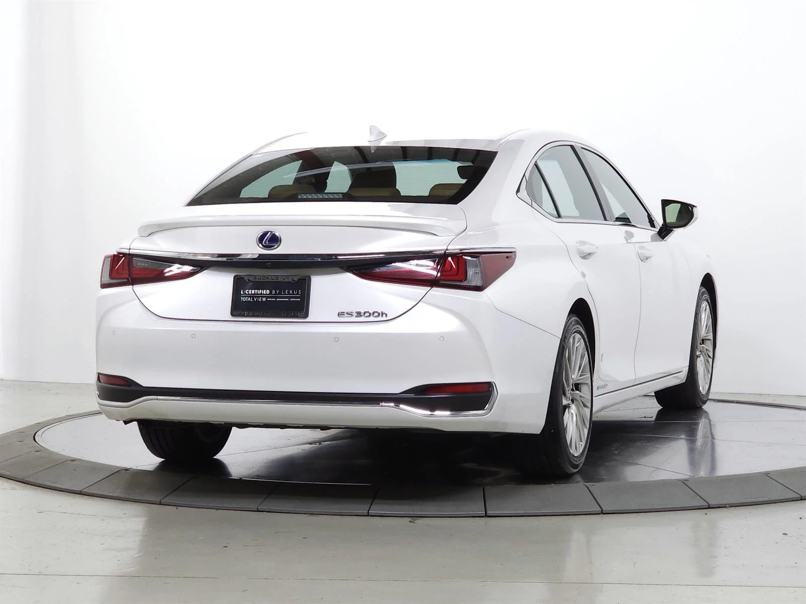 Certified Used 2020 White Lexus Luxury image 9