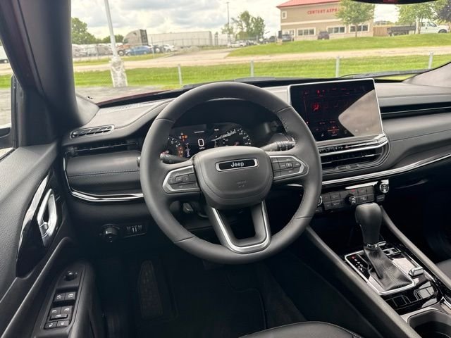 New 2026 Red Hot Pearlcoat Jeep Latitude image 25