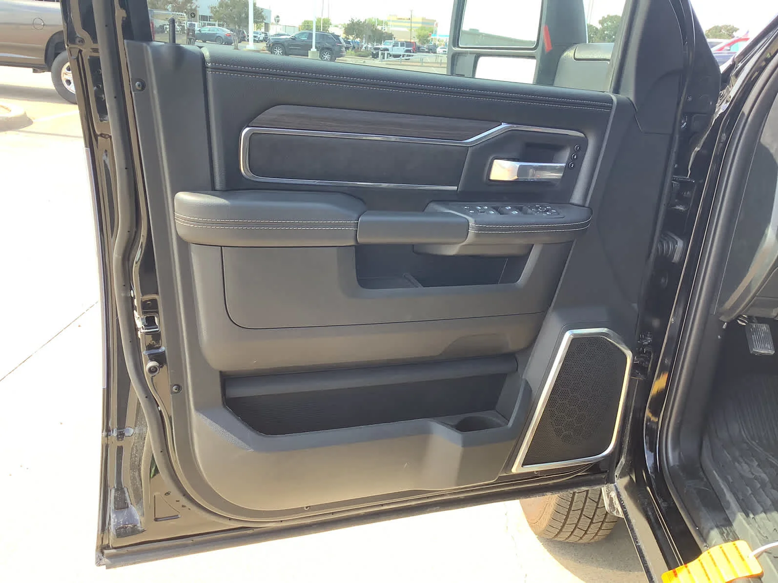 2026 RAM 3500 Laramie - Photo 13