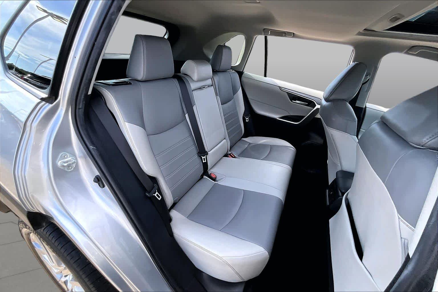 Used 2024 Silver Sky Metallic Toyota XLE Premium image 21