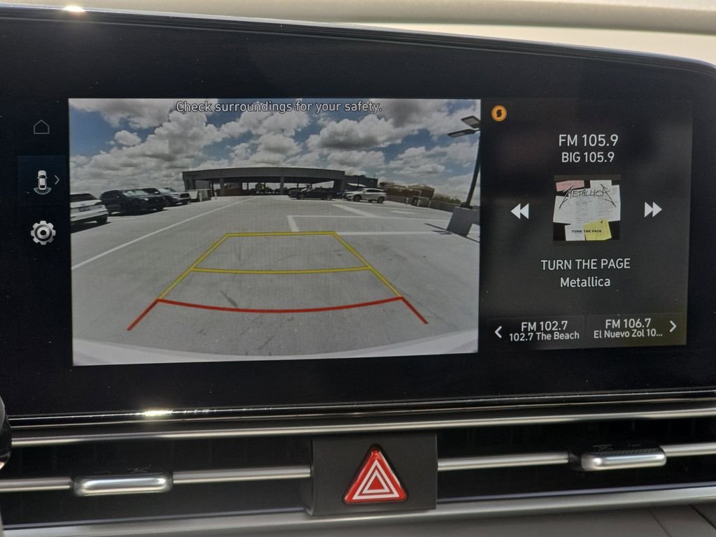 Used 2025 White Hyundai SEL Convenience image 22