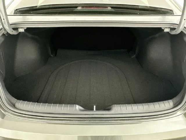 New 2026 Hyundai ELANTRA SE