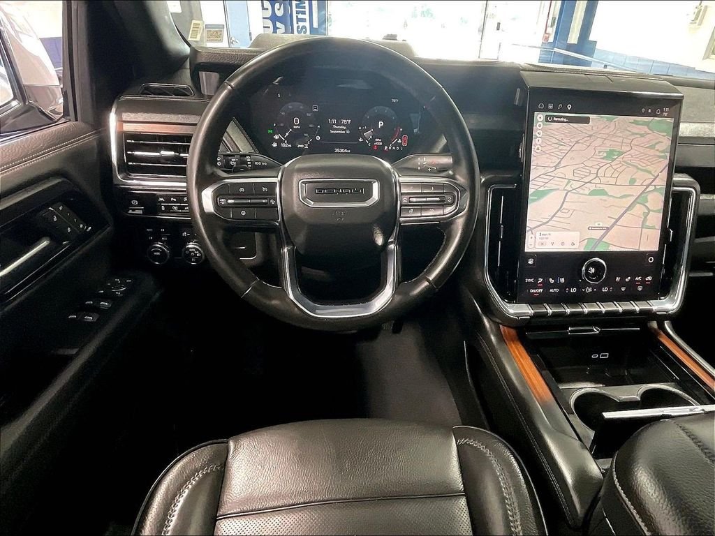 Used 2025 White GMC Denali image 18
