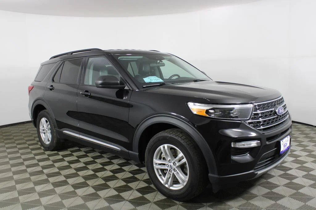 2023 Ford Explorer XLT 4WD's photo