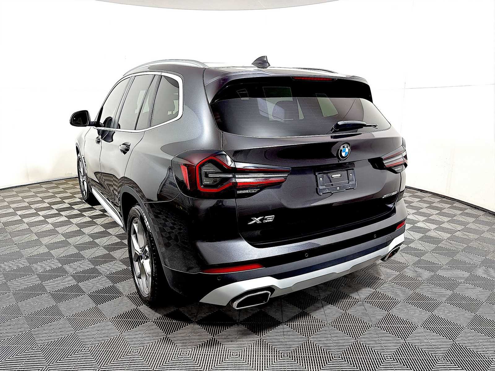 Used 2023 Dark Graphite Metallic BMW xDrive30i image 5