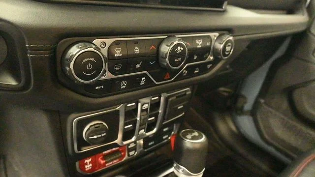 Certified Used 2025 Anvil Clearcoat Jeep Rubicon X image 17