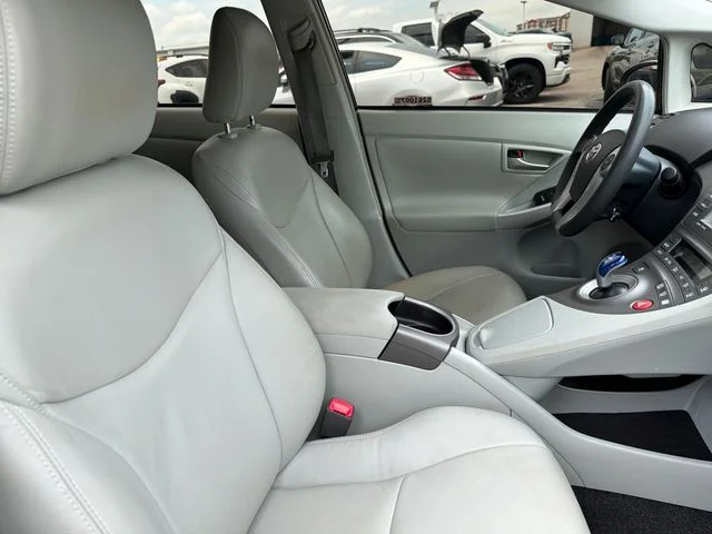 Used 2013 Silver Toyota Three image 25