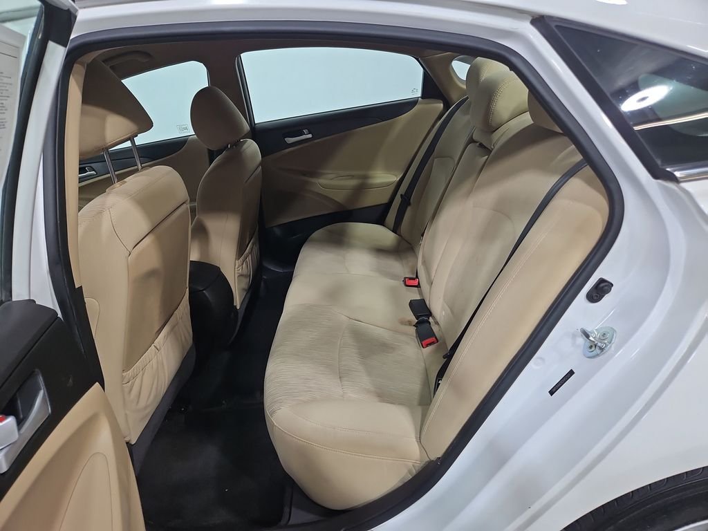 Used 2012 White Hyundai GLS image 23
