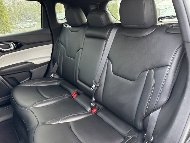 New 2026 Diamond Black Crystal Pearl-Coat Exterior Paint Jeep Limited image 21