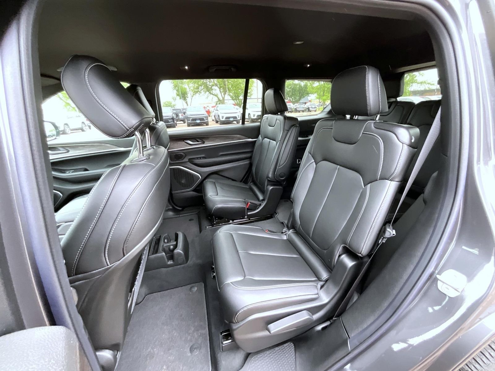 New 2026 Baltic Gray Metallic Clear-Coat Exterior Paint Jeep Limited image 12