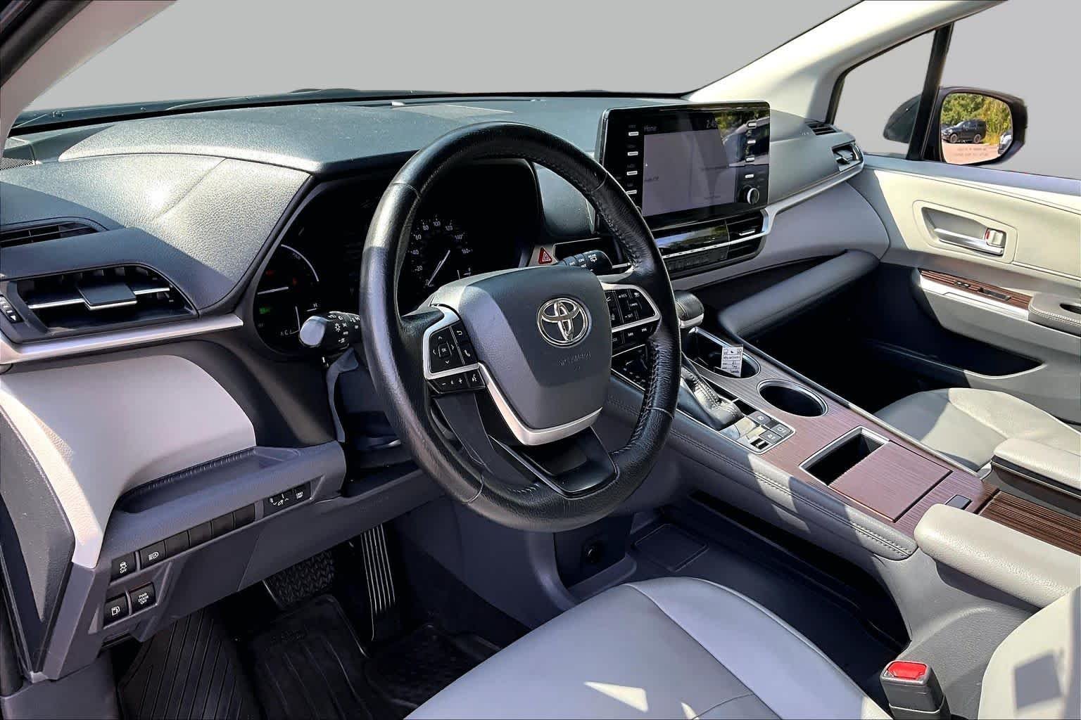 Used 2021 Midnight Black Metallic Toyota XLE image 17