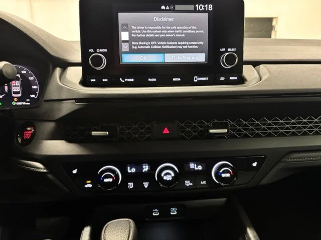 Used 2025  Honda SE image 16