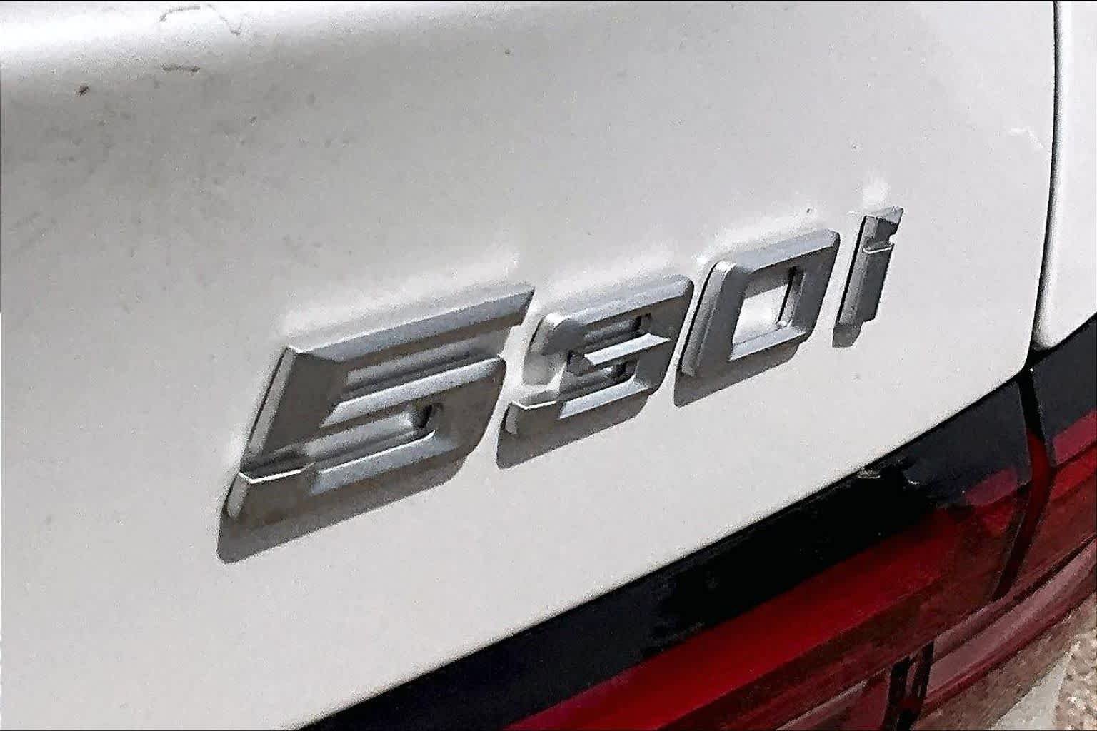 New 2026 Mineral White Metallic BMW 530i xDrive image 15
