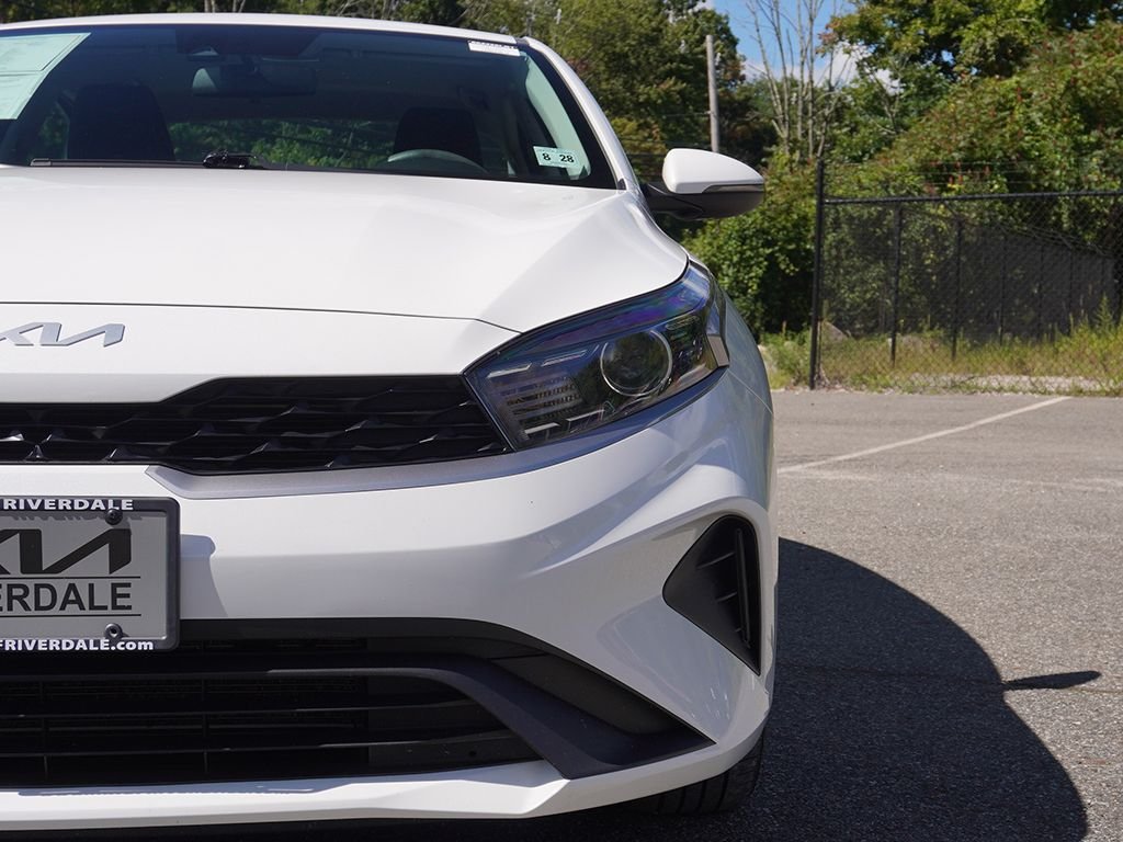 Used 2023 White Kia LXS image 12