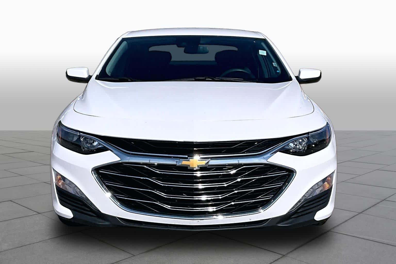 Used 2025 White Chevrolet LT image 3