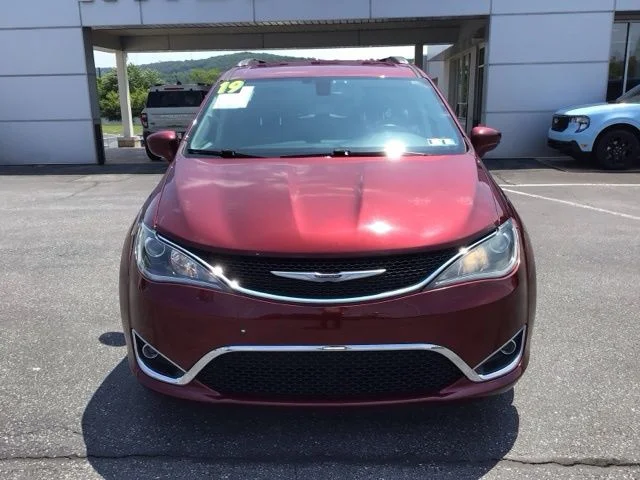 Used 2019 Velvet Red Pearlcoat Chrysler Touring L image 3