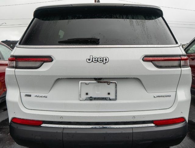 Used 2023 White Jeep Laredo image 5