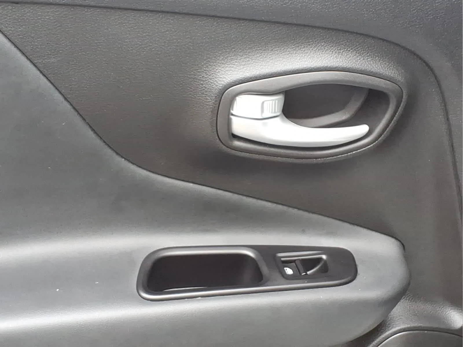 Used 2023 Alpine White Clearcoat Jeep Trailhawk image 28
