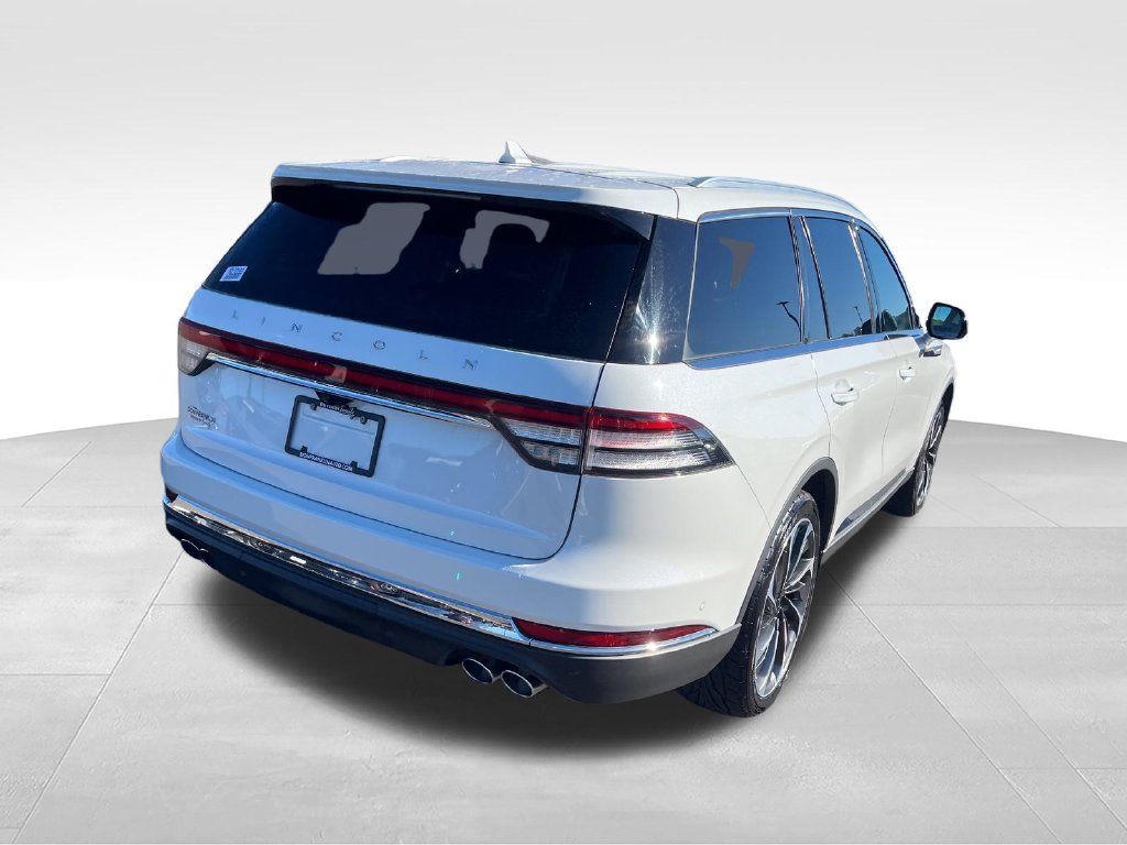 Used 2023 White Lincoln Reserve image 5