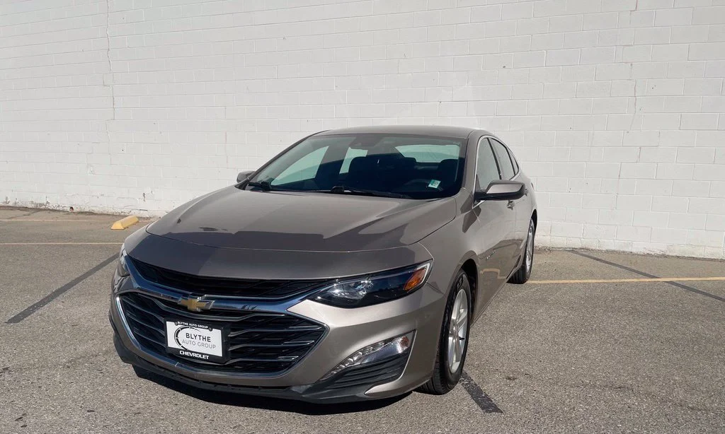 Used 2023 MINERAL GRAY METALLIC Chevrolet LT image 1