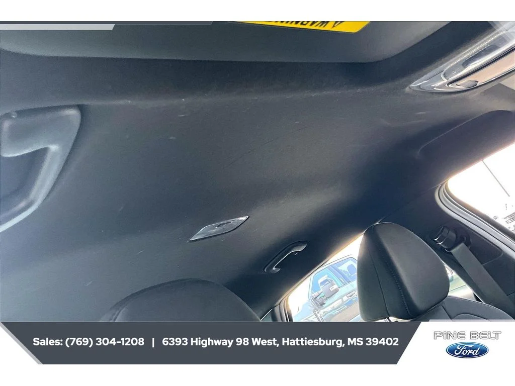 Used 2025 Abyss Black Hyundai SEL Sport image 16