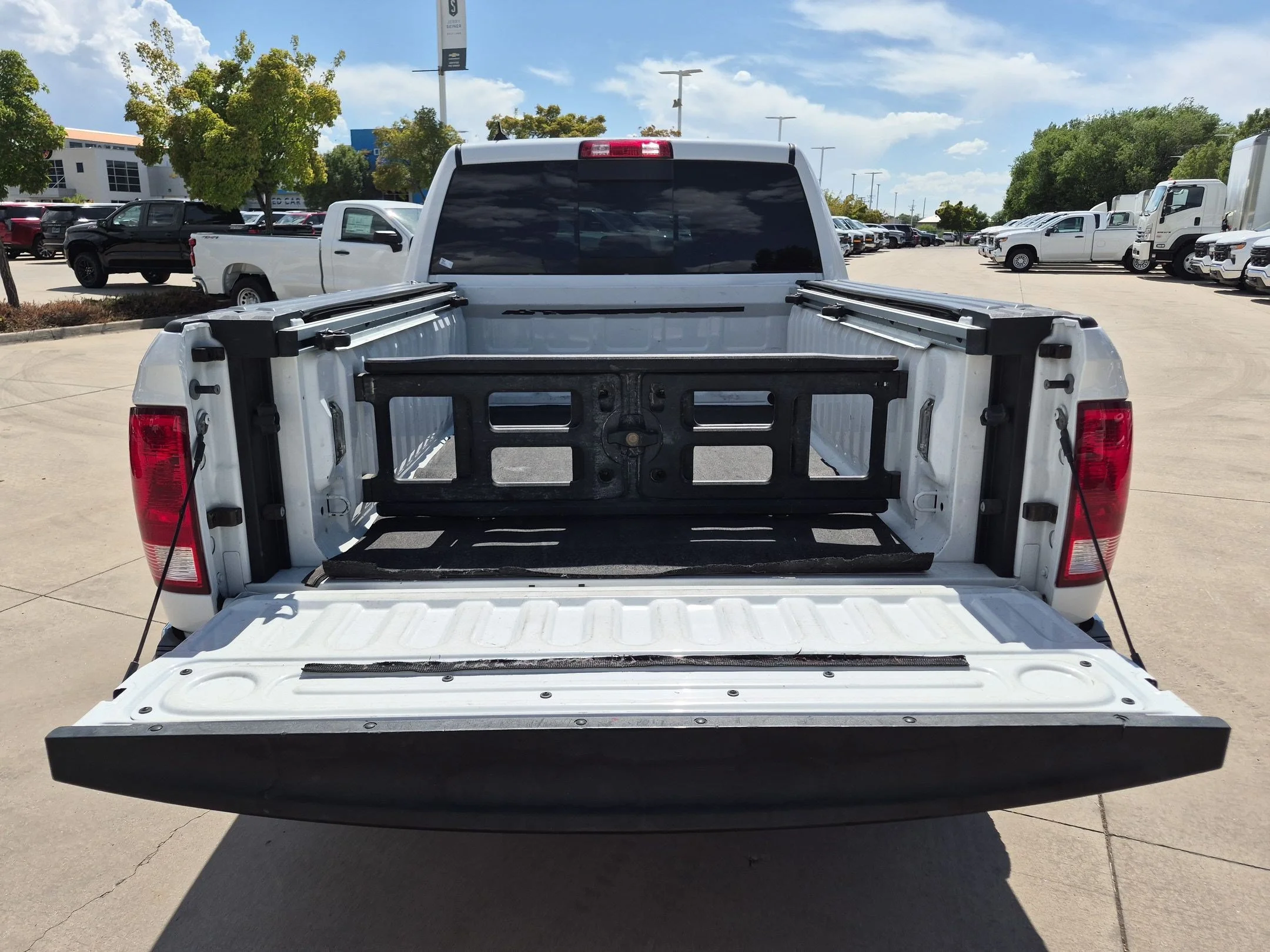 Used 2016 Bright White Clearcoat Ram Big Horn image 31