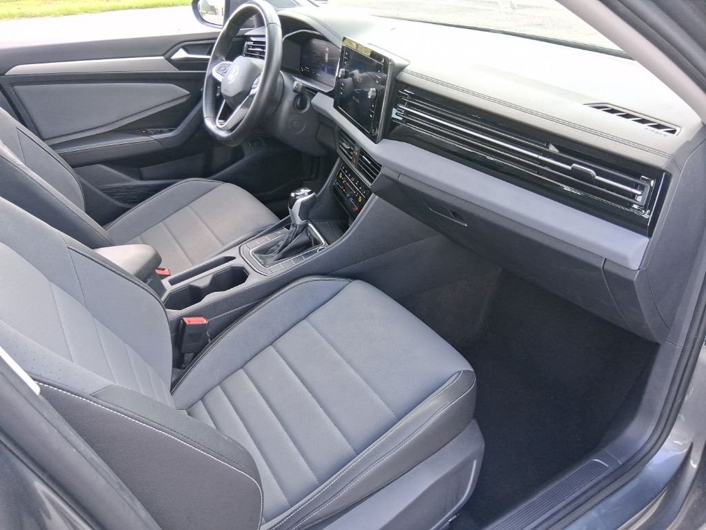 2025 Volkswagen Jetta SE - Photo 16