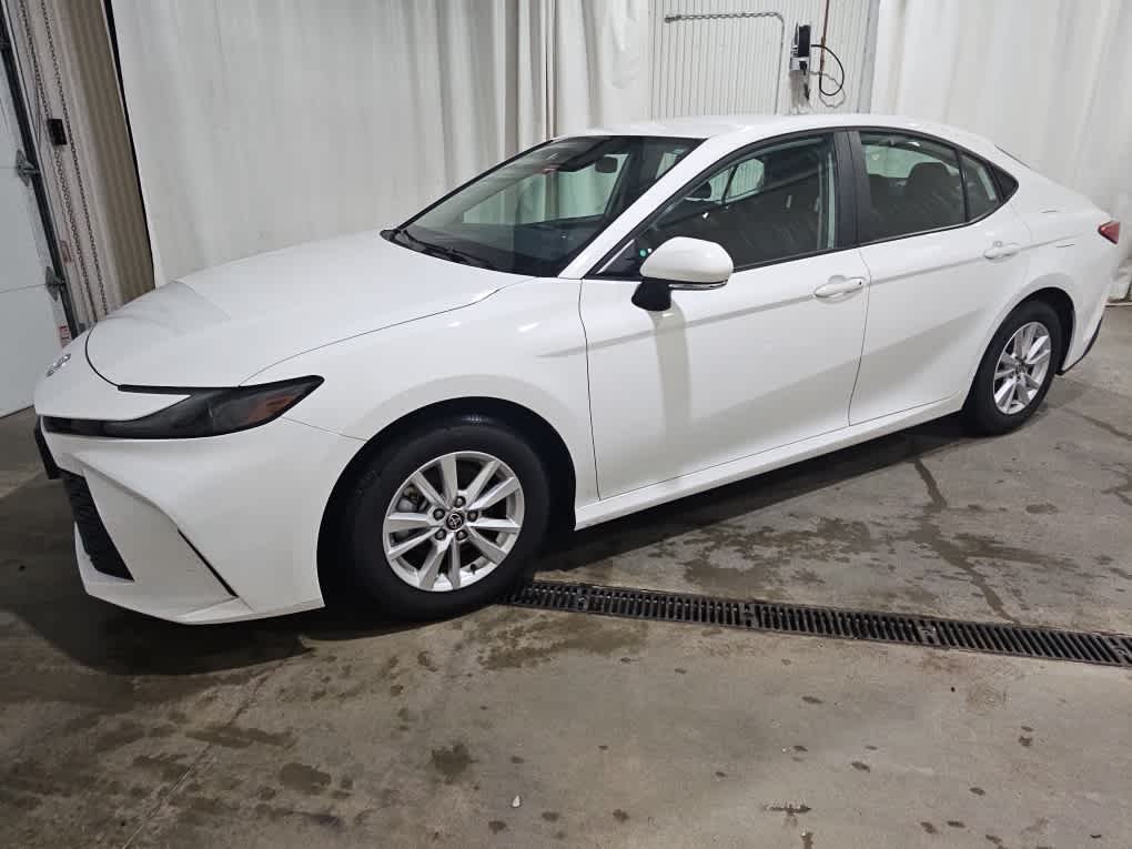 Used 2025 Ice Cap Toyota LE image 3